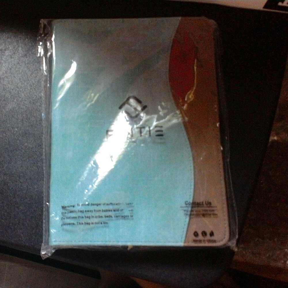NWT  10 1/2 inch Finite  Tablet cover